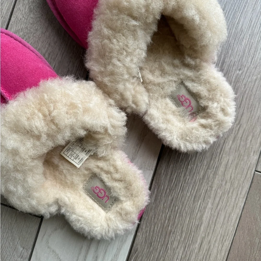 Ugg Big Kids Cozy Pink Azalea Suede Slip On Slippers